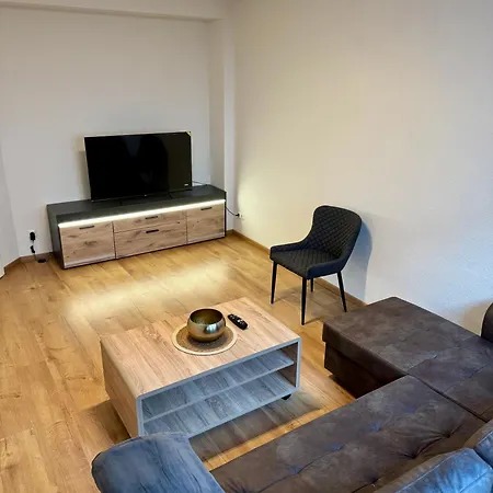 Between I Apartment