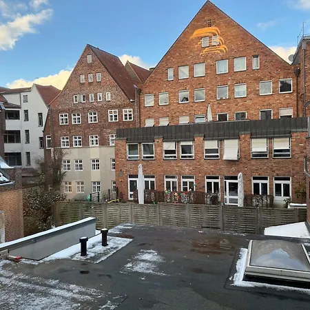 Apartment Between I *