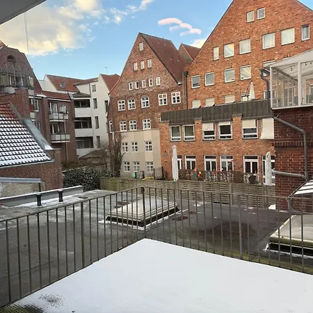 Apartment Between I *